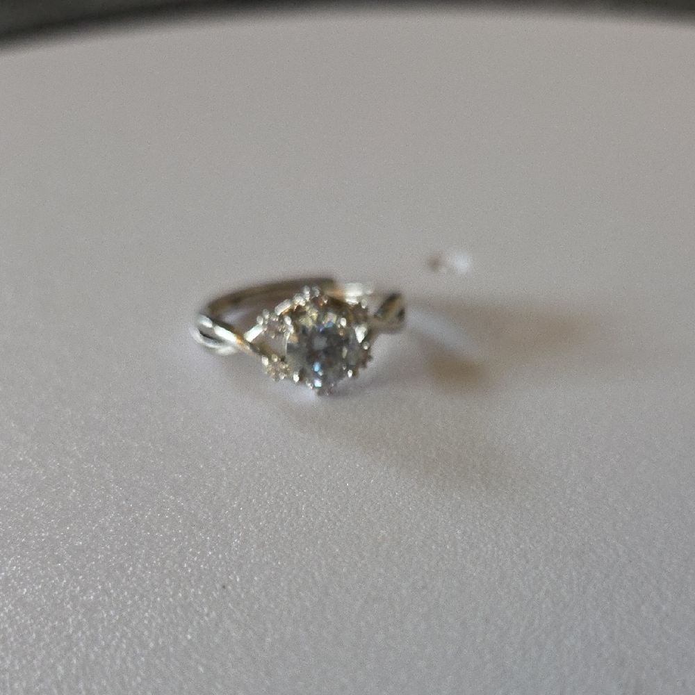 Elegant Moissanite Gemstone Adjustable Ring